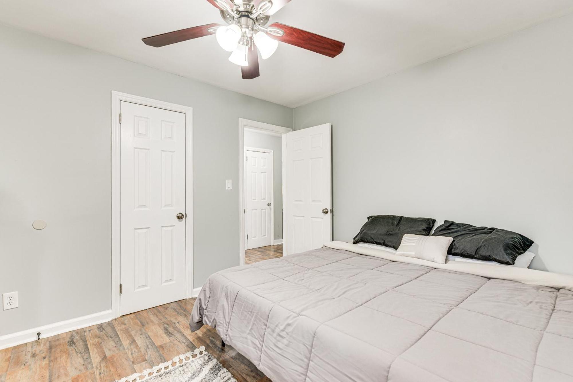 Updated Charlotte Home With Yard About 3 Mi To Uptown! Exterior photo