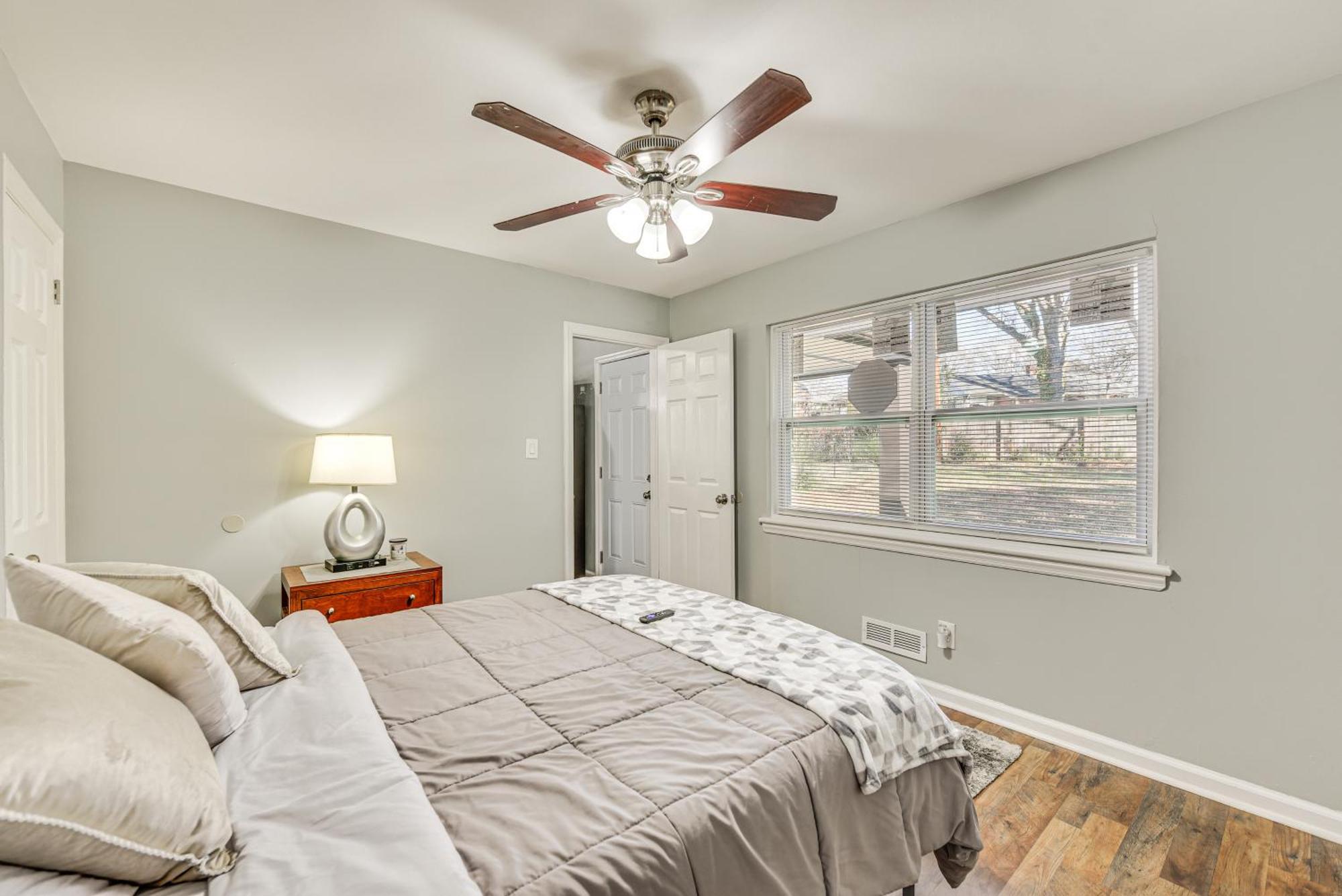 Updated Charlotte Home With Yard About 3 Mi To Uptown! Exterior photo