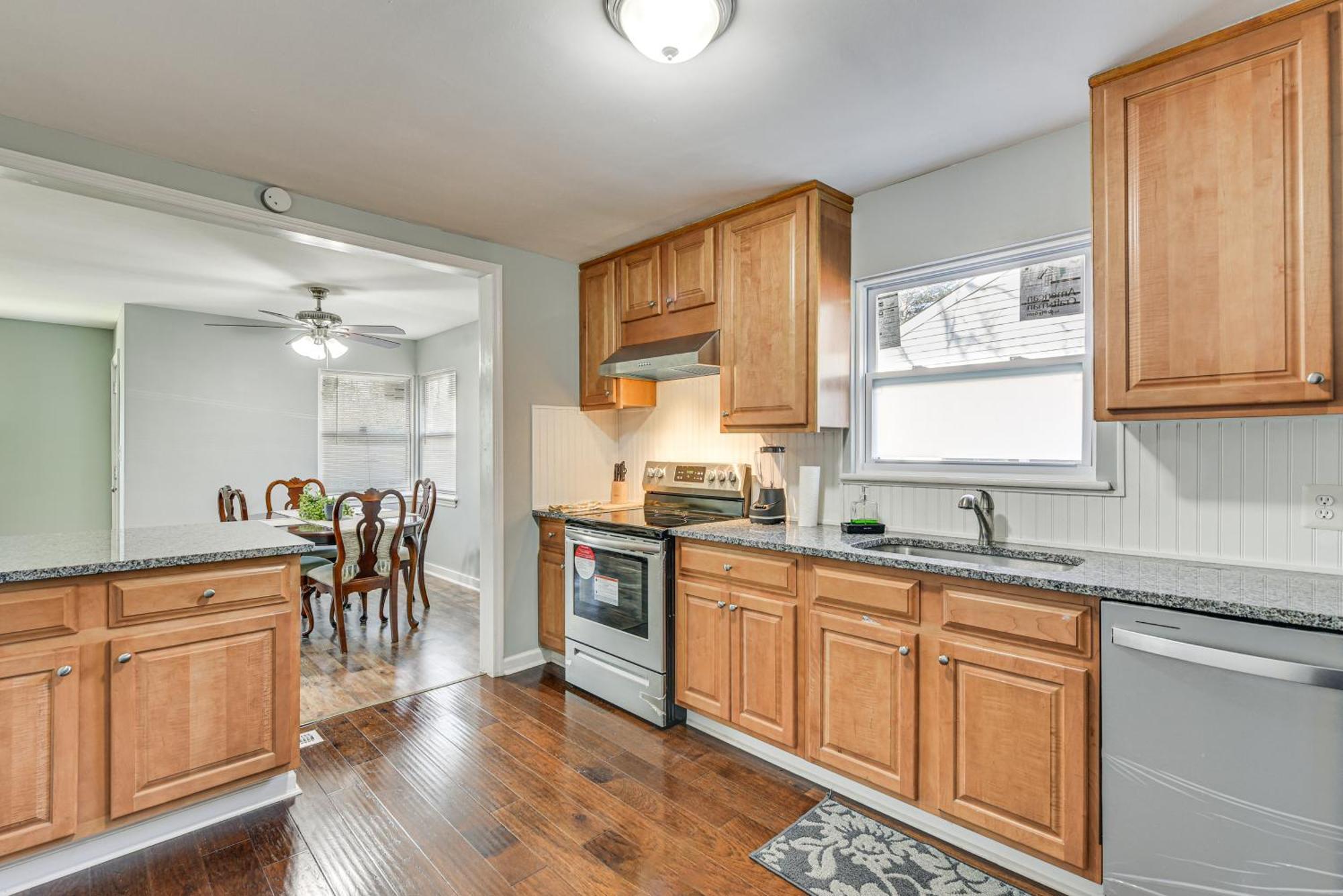 Updated Charlotte Home With Yard About 3 Mi To Uptown! Exterior photo