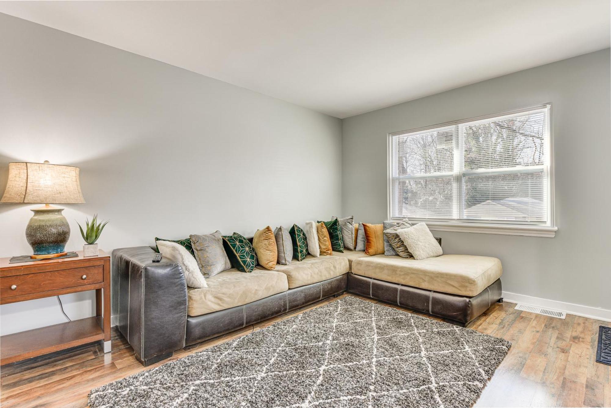 Updated Charlotte Home With Yard About 3 Mi To Uptown! Exterior photo